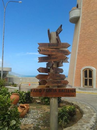 Faro en Bahia de Pampatar