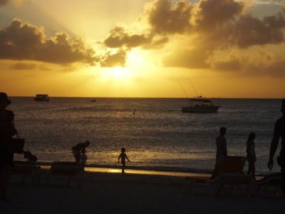 Playa de Aruba al atardecer