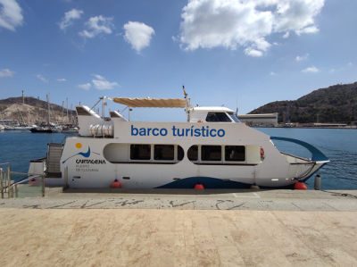 barco turístico