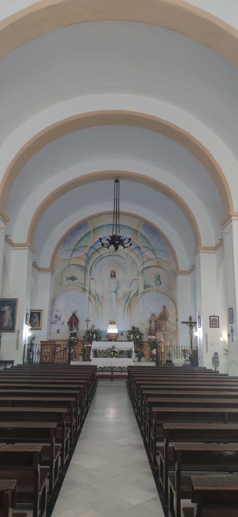 dentro de la Iglesia